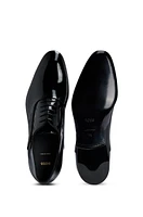 Patent leather Oxford shoes with a pointed shape