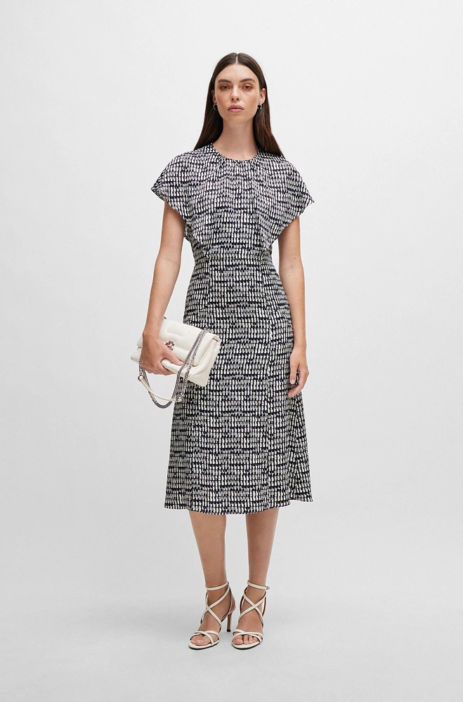Short-sleeved dress abstract-patterned fabric