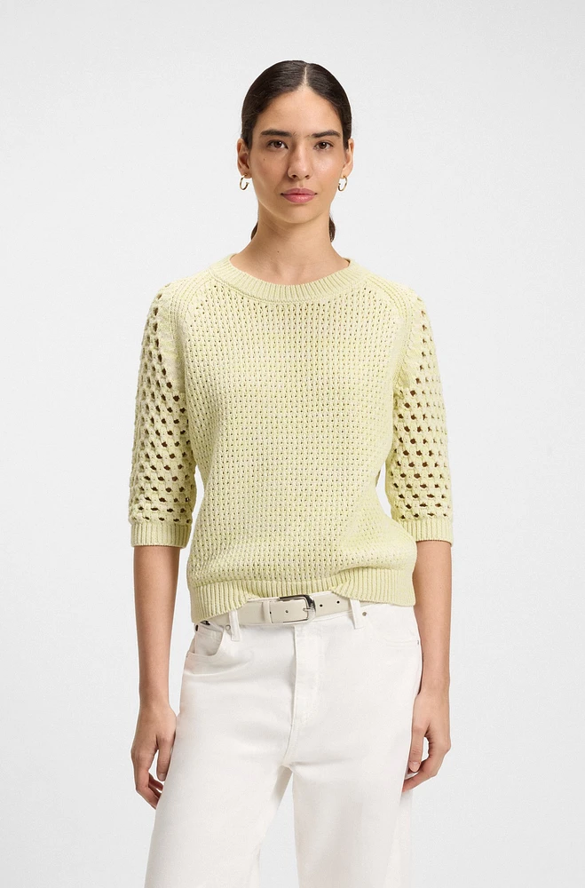 Sweater with mixed knits