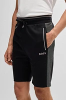Shorts with contrast piping