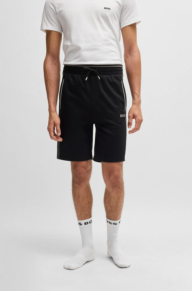 Shorts with contrast piping