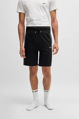 Shorts with contrast piping