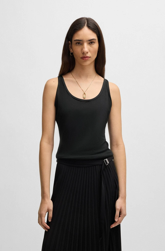 Tank top with ribbed structure