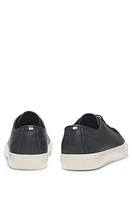 Low-top trainers grained faux leather