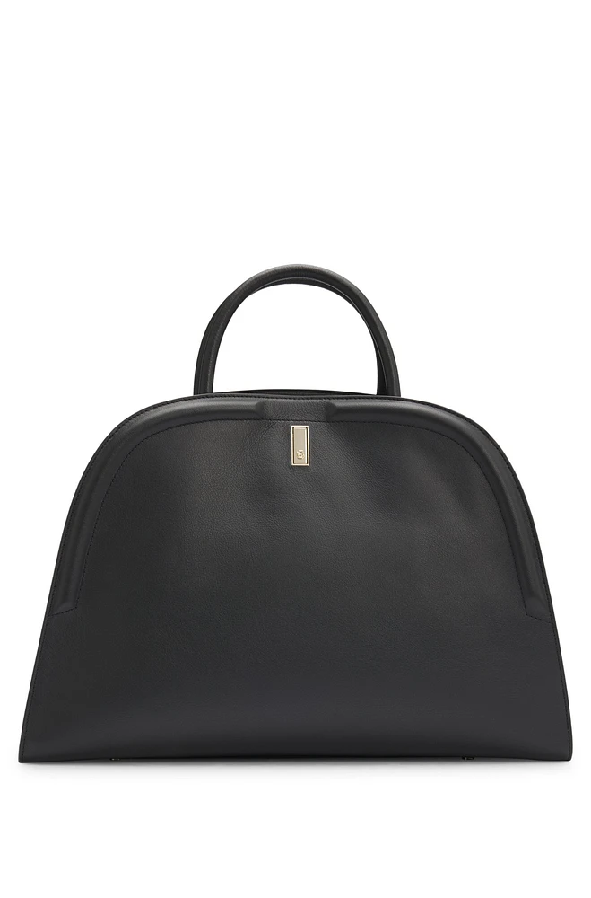 Ariell tote bag in grained leather with detachable strap