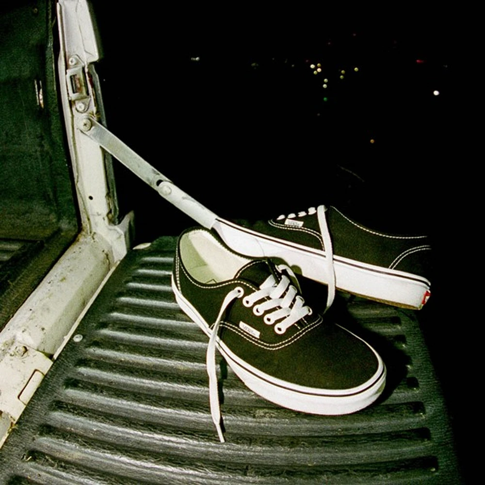 Chaussure de skate Vans Authentic - Noire / Blanche