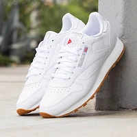 Chaussure athlétique en cuir Reebok Classic pour hommes - Blanche / Gomme