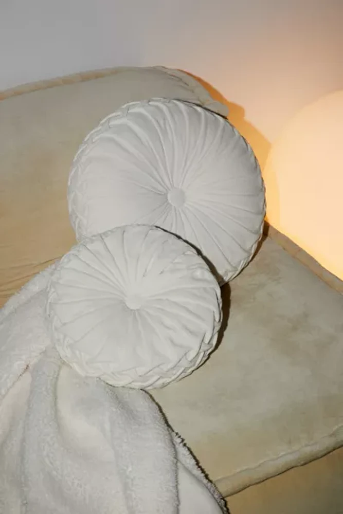 Round Pintuck Pillow
