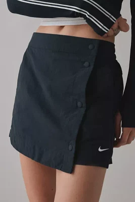 Nike Sportswear Essentials Woven Mid-Rise 3” Skort