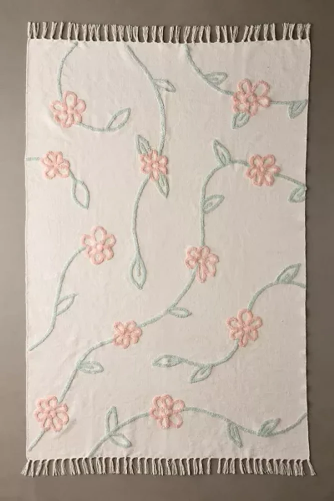 Falling Vines Floral Hilo Tufted Rug