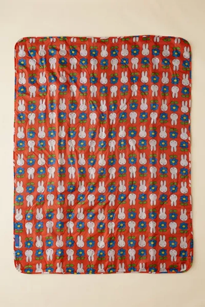 BAGGU & Miffy Puffy Quilted Picnic Blanket