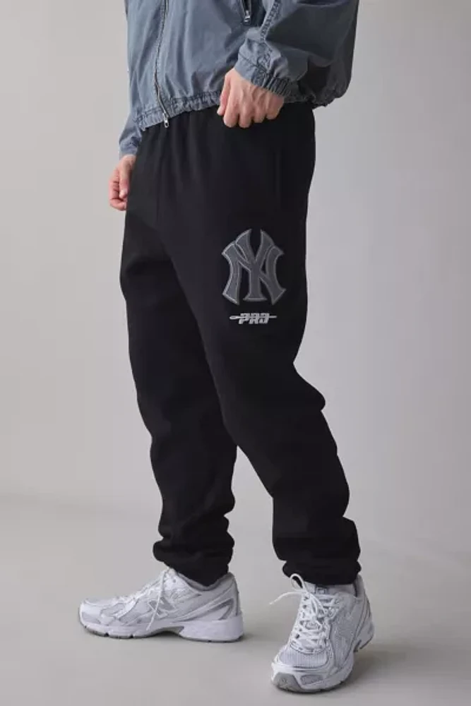 Pro Standard MLB New York Yankees Logo Sweatpant