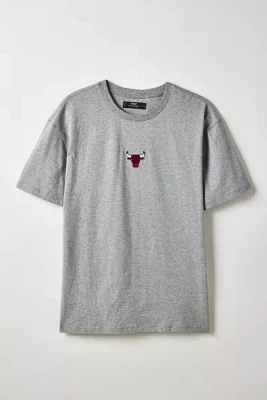 Pro Standard UO Exclusive NBA Chicago Bulls Logo Icon Tee