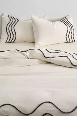 Wiggle Bordered Tufted Duvet Cover