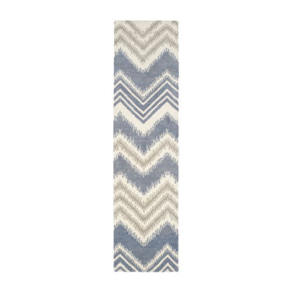 Safavieh Capri Collection Ronni Chevron Runner Rug