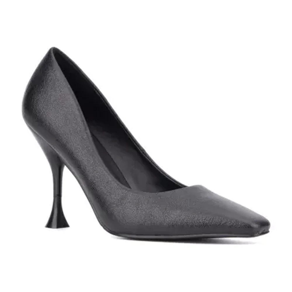 Torgeis Kamana Womens Square Closed Toe Flared Heel Pumps