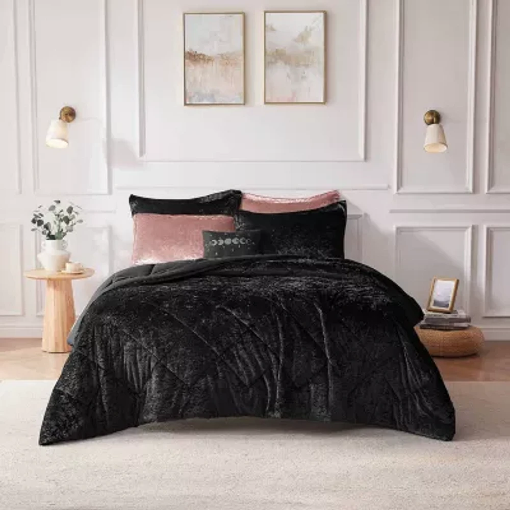 Intelligent Design Isabel Velvet Duvet Cover Set with decorative pillow