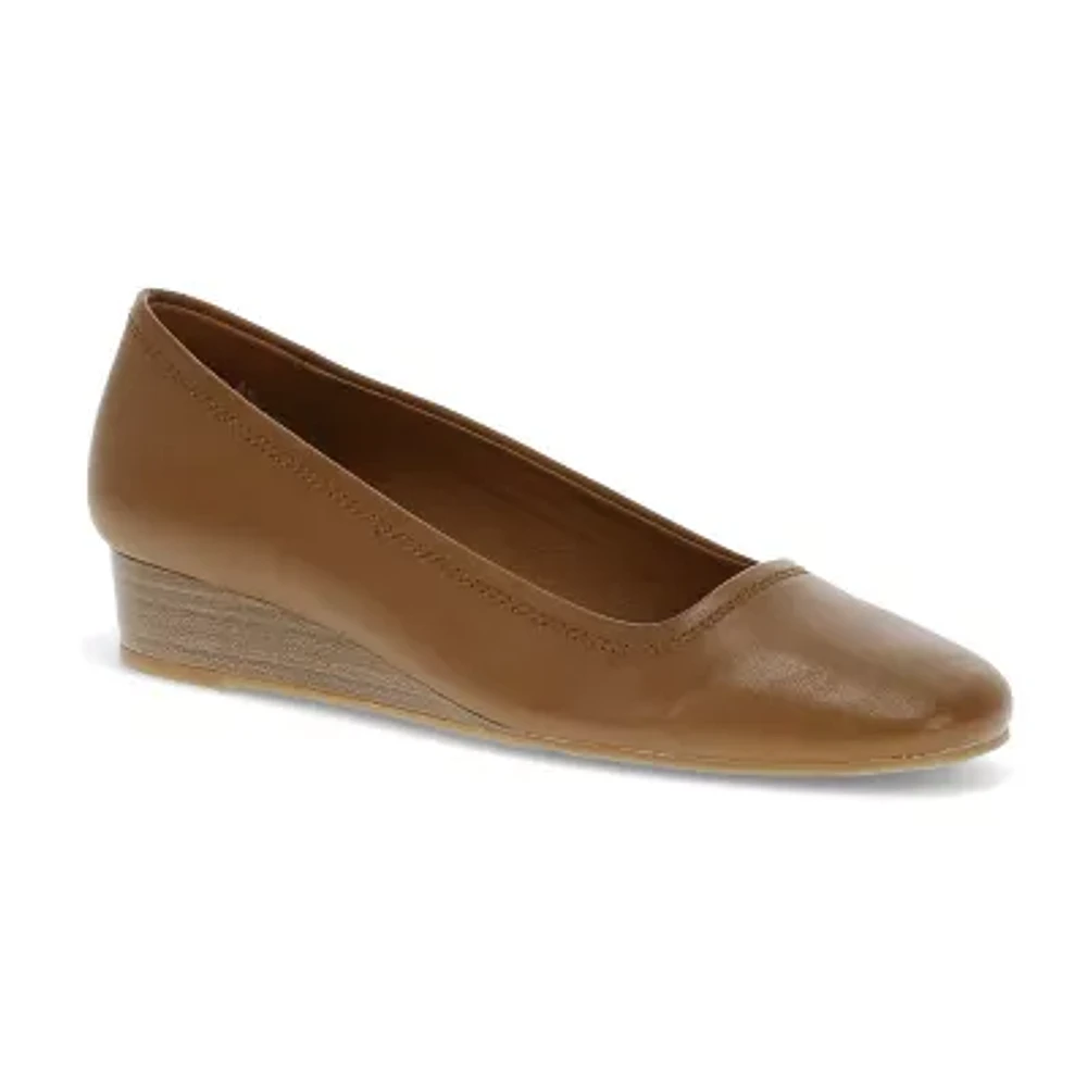 Baretraps Covette Womens Round Closed Toe Slip-On Shoe
