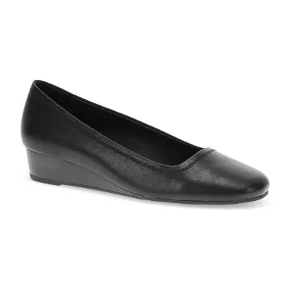 Baretraps Covette Womens Round Slip-On Shoe