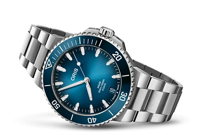 Shop aquis date calibre 400 in Canada | La Maison MonacoShop