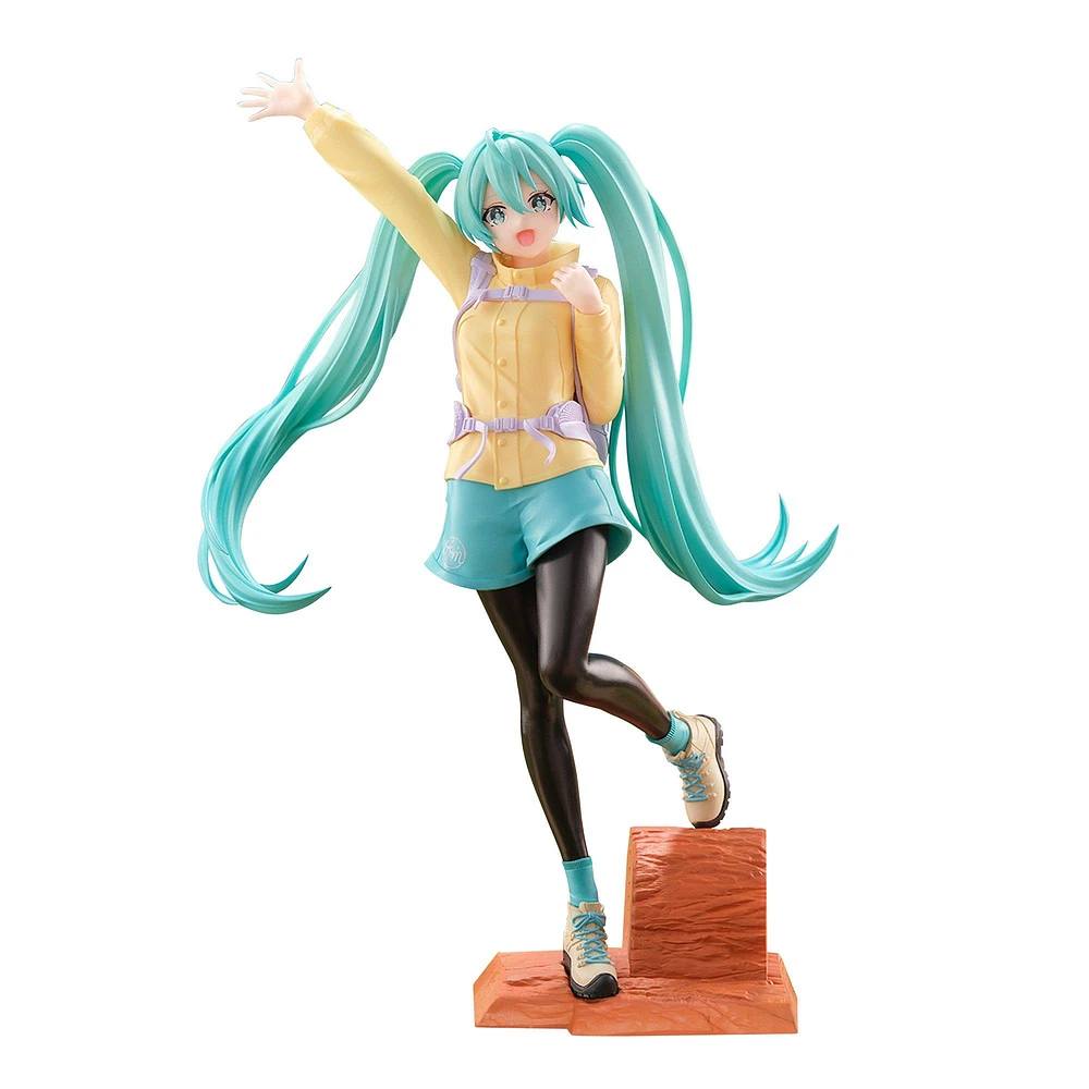 Banpresto Hatsune Miku Holiday Memories (Mountain Climbing) 7.5-in Action Figure