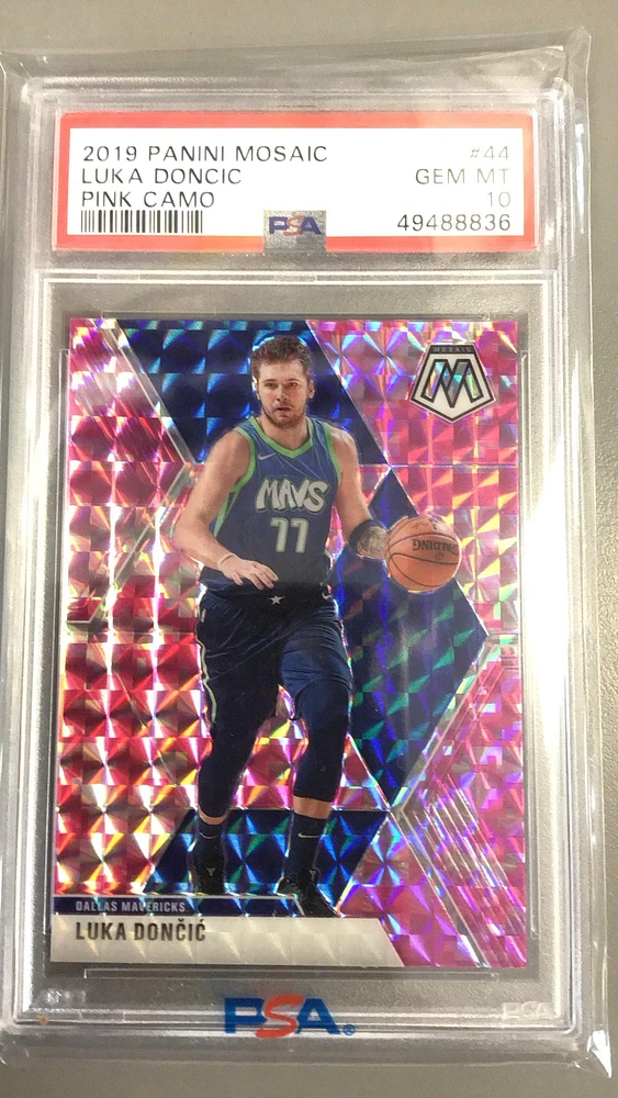 2019 Panini Mosaic 44 Luka Doncic Pink Camo PSA 10