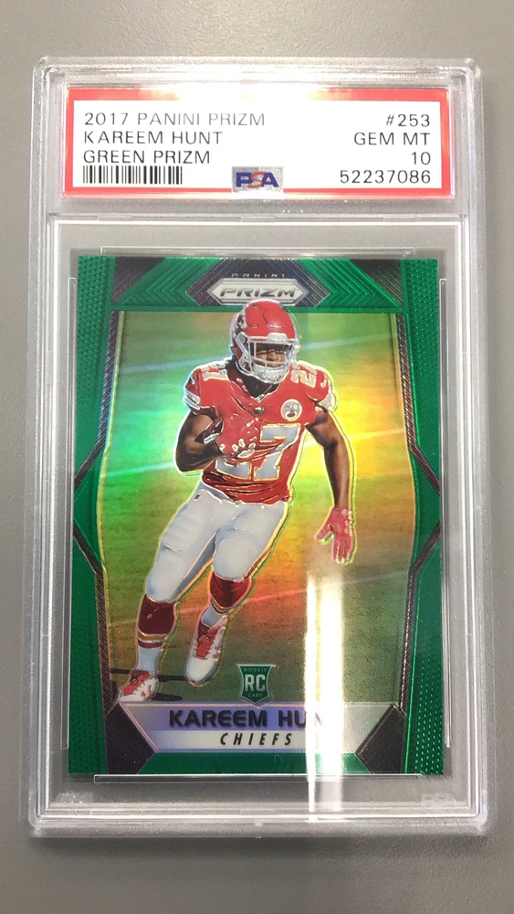 2017 Panini Prizm 253 Kareem Hunt Green Prizm PSA 10