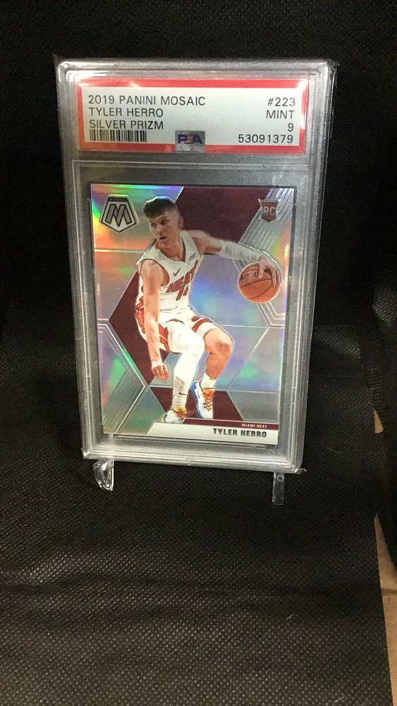 2019 Panini Mosaic 223 Tyler Herro Silver Prizm PSA 9