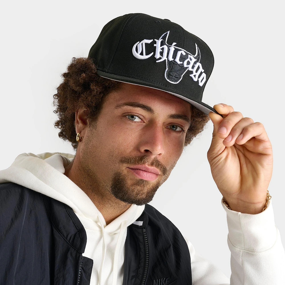 New Era Chicago Bulls NBA 59FIFTY Gothic Fitted Hat