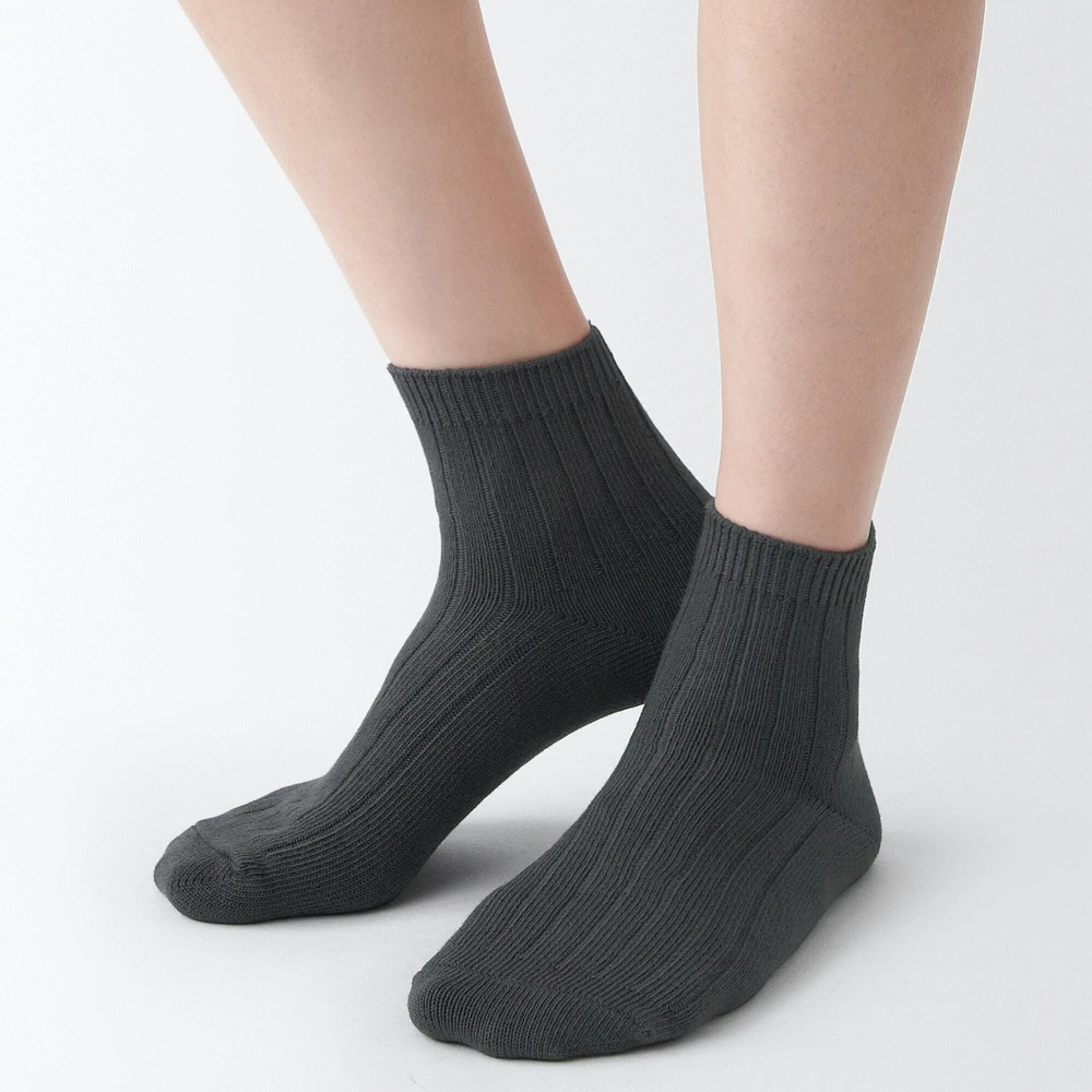 Right Angle Ribbed Short Socks