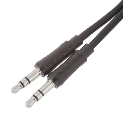 Insignia 1.8m (6 ft.) 3.5mm Audio Cable (NS-MP3AX-C) - Only at Best Buy