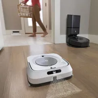 Aspirateur robot connecté Wi-Fi Roomba i7+ à élimination automatique de la poussière d'iRobot (7550)