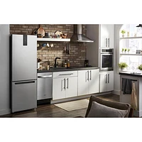Réfrigérateur à congélateur inférieur de 12,7 pi³ de 24 po de Whirlpool (WRB543CMJZ) - Inox