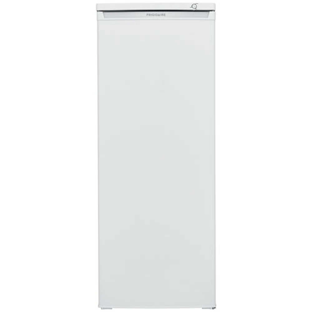 Congélateur vertical de 5,8 pi³ de Frigidaire (FFUM0623AW) - Blanc