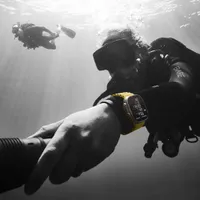 Apple Watch Ultra (GPS + Cellular) avec boîtier de 49 mm en titane et bracelet océan minuit de Rogers - Financement mensuel