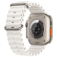 Apple Watch Ultra (GPS + Cellular) avec boîtier de 49 mm en titane et bracelet océan blanc de TELUS - Financement mensuel