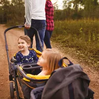Chariot poussette tout-terrain Pivot Xplore d'Evenflo - Gris