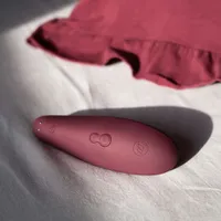 Stimulateur Pleasure Air Classic 2 Womanizer - Bordeaux