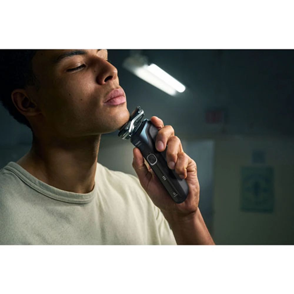 Philips Series 5000 Wet & Dry Shaver with Quick Clean Pod (S5889/60)