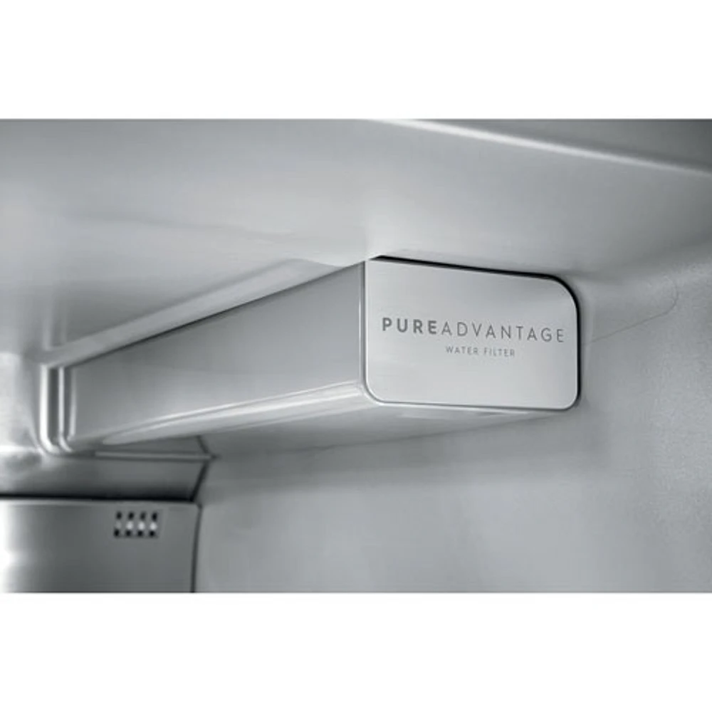 Réfrigérateur à deux portes 21,4 pi³ 36 po avec distributeur d'eau et de glaçons d'Electrolux (ERMC2295AS) - Inox