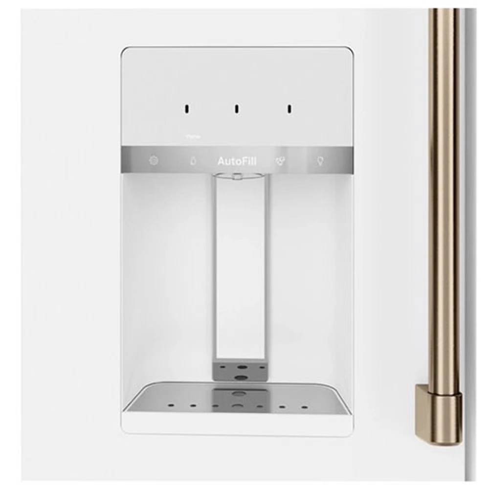 Réfrigérateur à deux portes 22,3 pi³ 36 po à distributeur d'eau/glace Café (CXE22DP4PW2) - Blanc mat