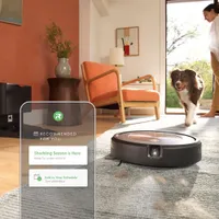 Aspirateur robot connecté Wi-Fi Roomba j9+ à vidange automatique d'iRobot (j955020) - Bronze rubis