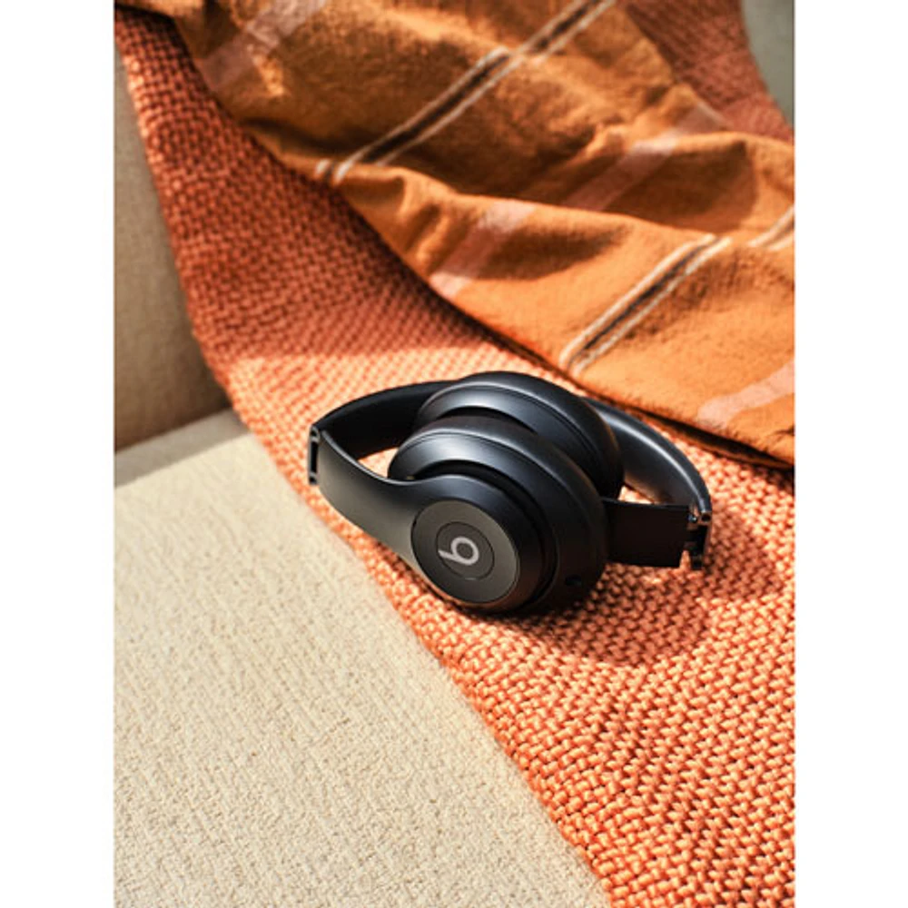 Boîte ouverte - Casque d'écoute Bluetooth à suppression du bruit Studio Pro de Beats By Dr. Dre