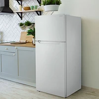 Insignia 28" 14.2 Cu. Ft. Top Freezer Refrigerator (NS-RTM14WH5-C) - White - Only at Best Buy