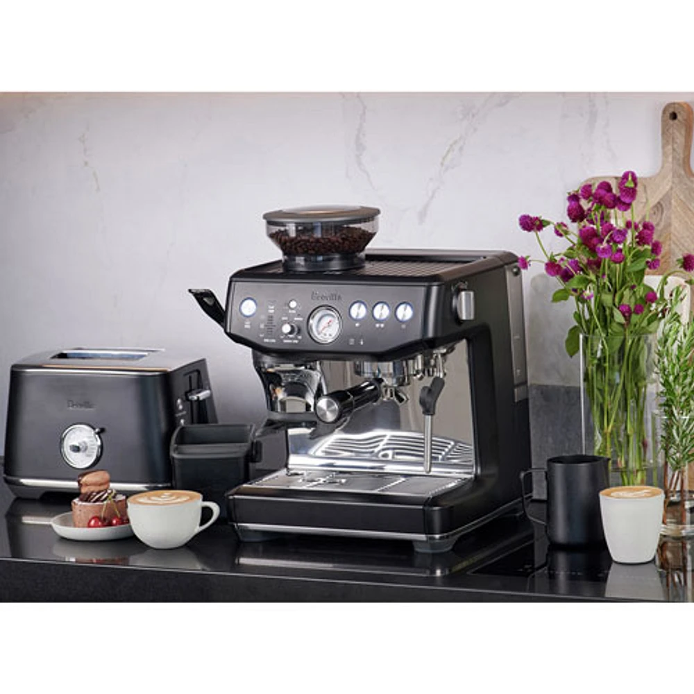 Machine à espresso Barista Express Impress de Breville avec mousseur et moulin à café - Truffe noire