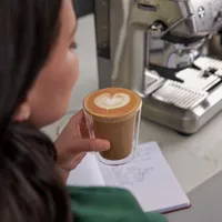 Machine à espresso Barista Express Impress de Breville avec mousseur et moulin à café - Truffe noire