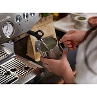 Machine à espresso Barista Express Impress de Breville avec mousseur et moulin à café - Truffe noire