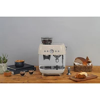 Machine à espresso manuelle de Smeg avec mousseur et moulin à caf