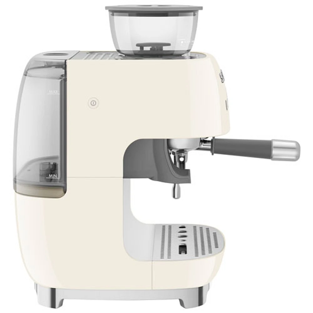 Machine à espresso manuelle de Smeg avec mousseur et moulin à caf