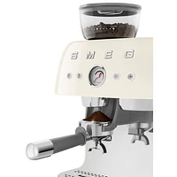 Machine à espresso manuelle de Smeg avec mousseur et moulin à caf